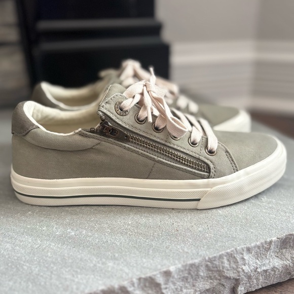 Taos Footwear Shoes - Taos Z Soul Sage/Olive Green Distressed Canvas Zip Casual Sneaker Womens Size 7